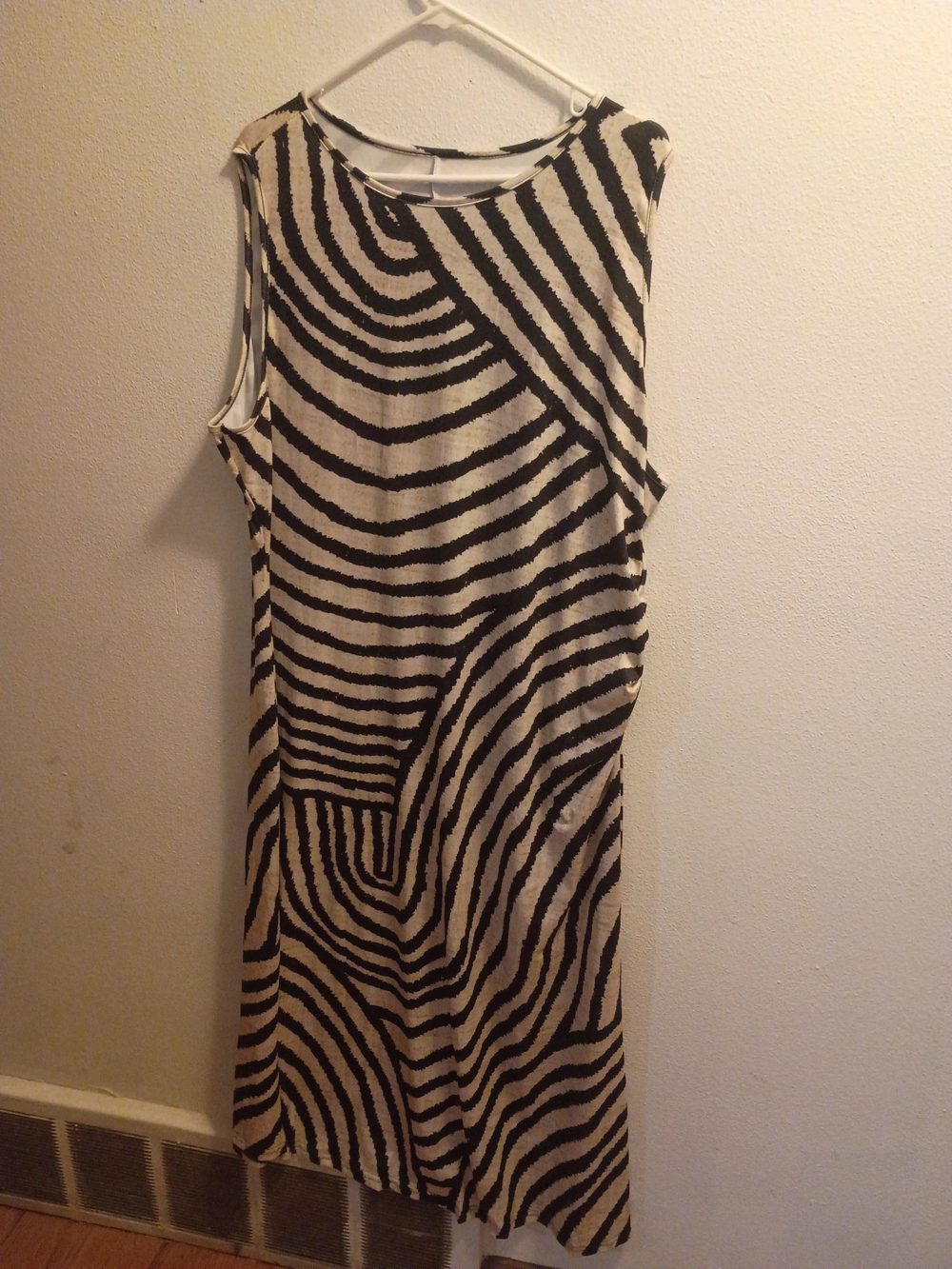 Sleeveless Black and White Patterned Shift Dress
